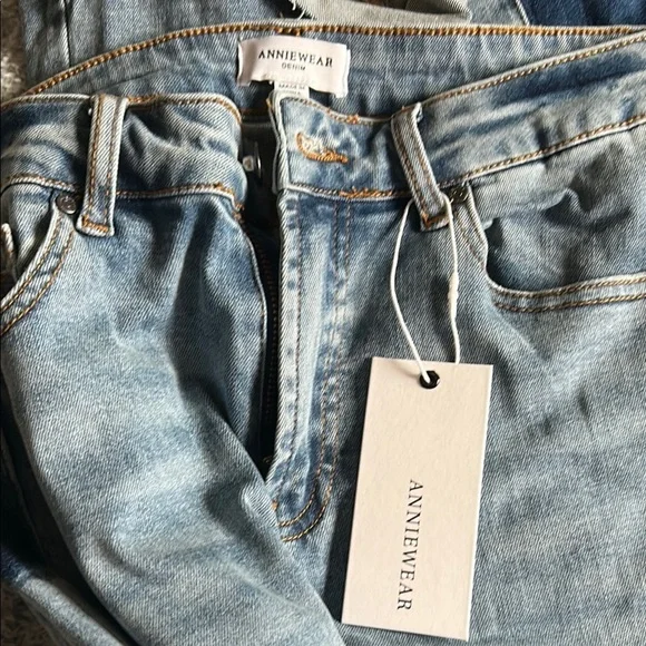 Vintage 70's look flare leg jean in a two tone wash and a high rise - Picture 4 of 5